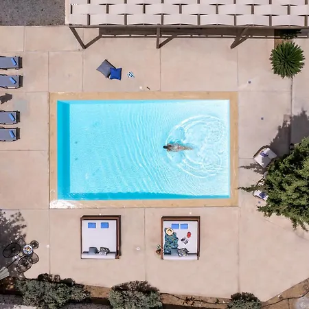 Villa Ellie - Heated Pool, Playground, Garden & Bbq! *