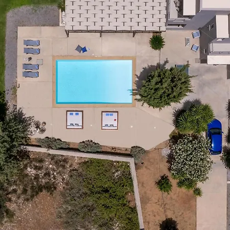 Ellie - Heated Pool, Playground, Garden & Bbq! Vederoi
