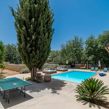 Villa Ellie - Heated Pool, Playground, Garden & Bbq!