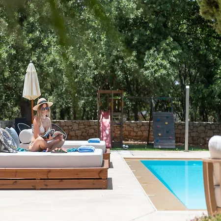 Villa Ellie - Heated Pool, Playground, Garden & Bbq!