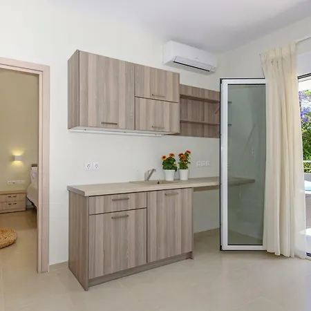 Ellie - Heated Pool, Playground, Garden & Bbq! Vederoi